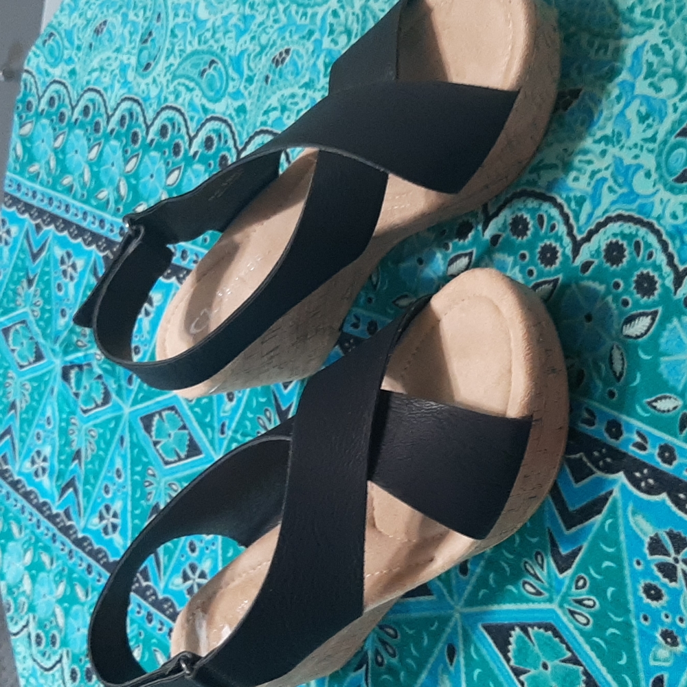 CL By Laundry Women’s 9.5  Wedge